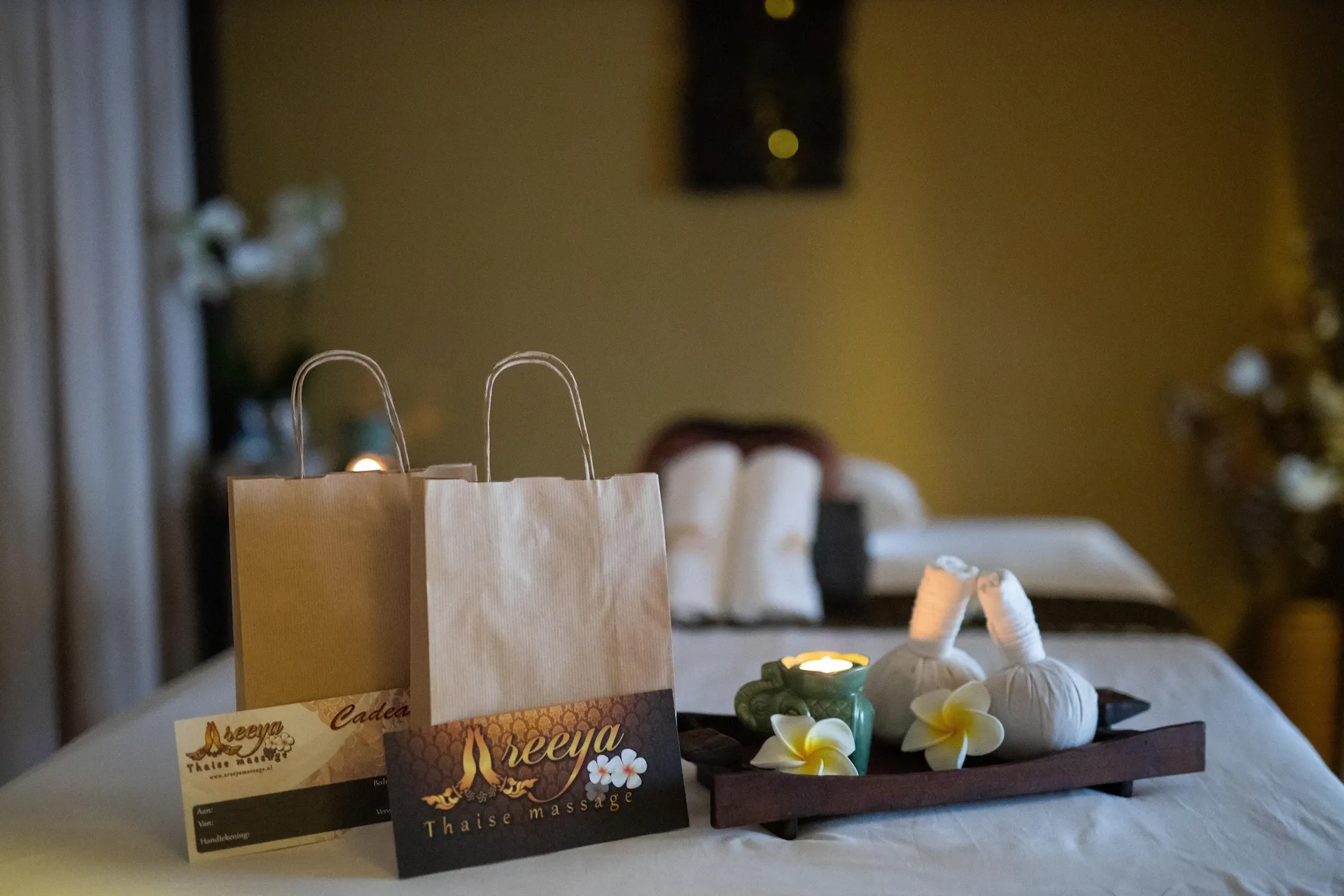 Luxe cadeaubonnen en Thaise massage geschenken bij Areeya Rotterdam