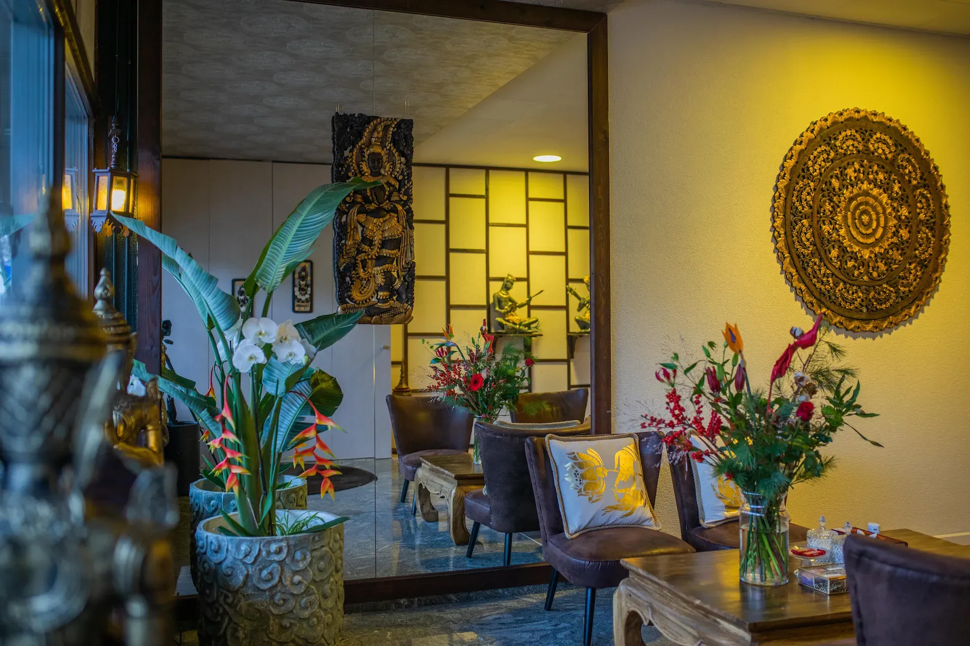 Gezellige zithoek voor thee en ontvangst bij Areeya Thaise Massage in Rotterdam